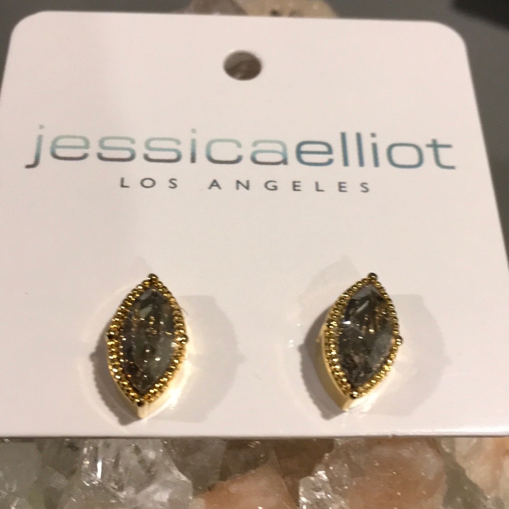 Marquis Solitaire Stud Earring w/Swarovski Crystal